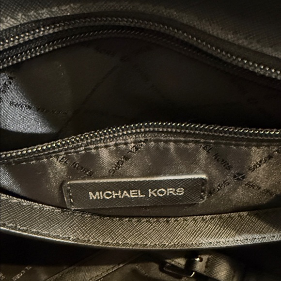 Michael Kors Black and Cream Satchel - Picture 2 of 8